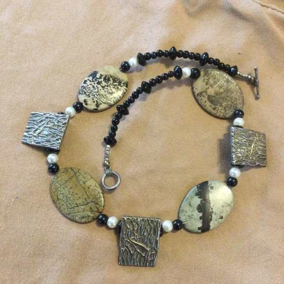 Stone, glass, and metal necklace - Picture 3 of 3